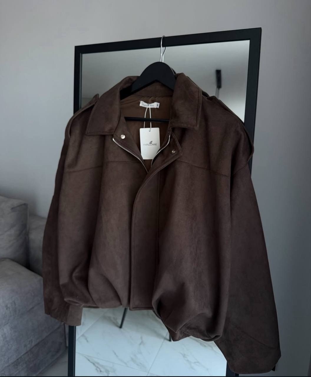 куртка-бомбер из искусственной замши zarina,куртка замшевая,бомбер замшевый оверсайз athe.brand,женская винтажная куртка-бомбер из пу кожи,куртка-бомбер утепленная с замшевой фактурой befree