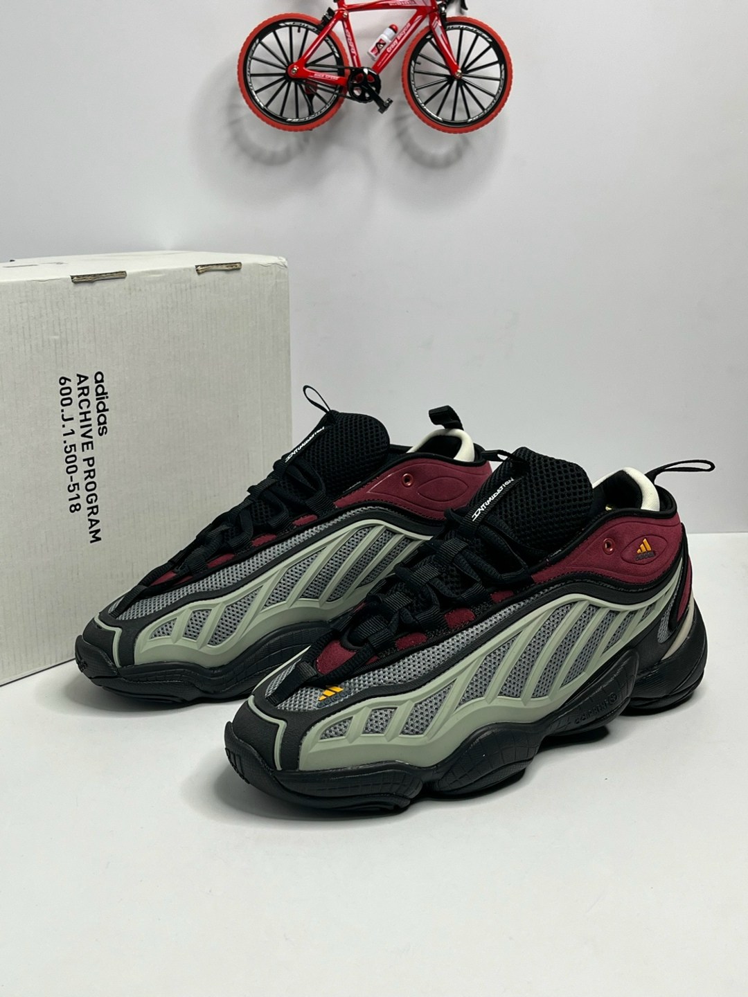 кроссовки adidas yeezy 500,кроссовки adidas,кроссовки adidas intimidation pacer,кроссовки мужские adidas,кроссовки adidas yeezy