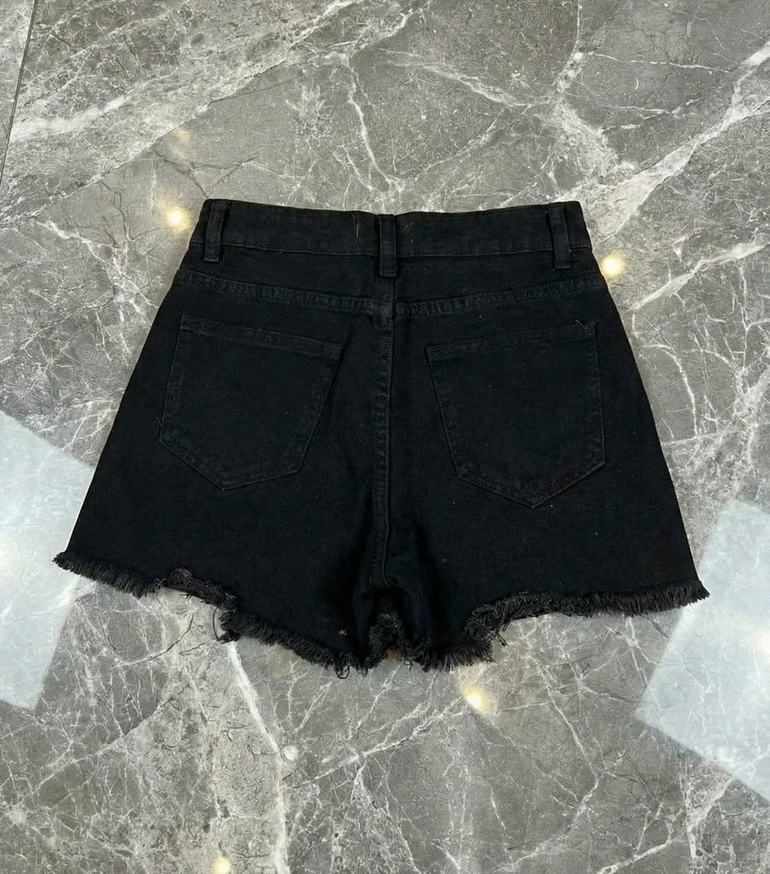 девушка,прекрасная девушка,девушка в белой маечке,красавиц,девушка в топе и шортах