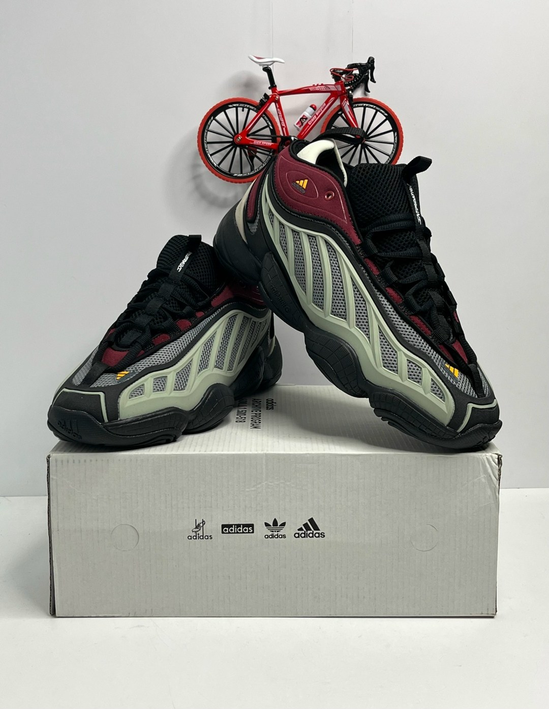 кроссовки adidas yeezy 500,кроссовки adidas,кроссовки adidas intimidation pacer,кроссовки мужские adidas,кроссовки adidas yeezy