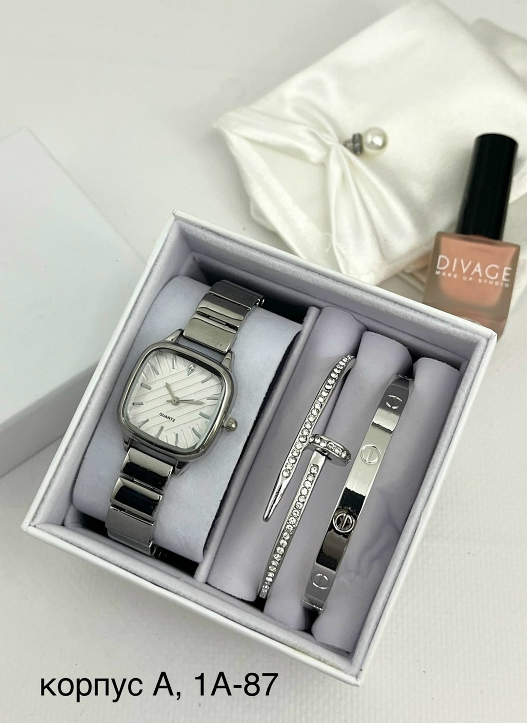 женский набор cartier (часы + 2 браслета),женский подарочный набор "cartier" часы кварцевые и 2 браслета в коробке,женский набор часы с браслетом,набор часы наручные женские rol + 2 браслета,женские ч