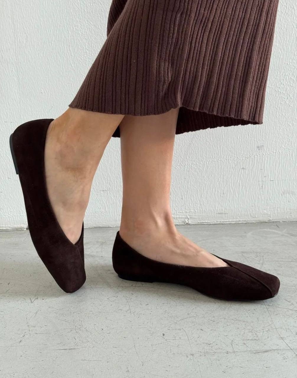 балетки замшевые,замшевые коричневые балетки the row арт. 47b6y4,замшевые коричневые балетки the row (арт. vm-1564524),замшевые балетки цвет коричневый,балетки натуральная замша
