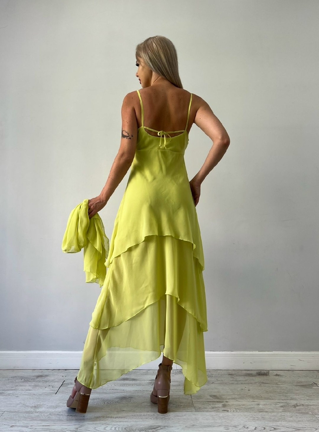 атласное платье,платье макси с оборками,платье женской,платье с оборками,платье шифон