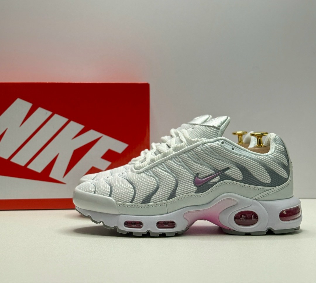 кроссовки nike air max tn plus,кроссовки женские nike air max tn plus,nike air max tn plus,женские кроссовки,кроссовки nike air max plus