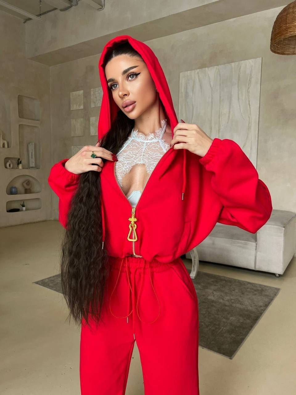 женский красный костюм miu miu,костюм спортивный женский,стильный костюм,костюм спортивный,женские костюмы