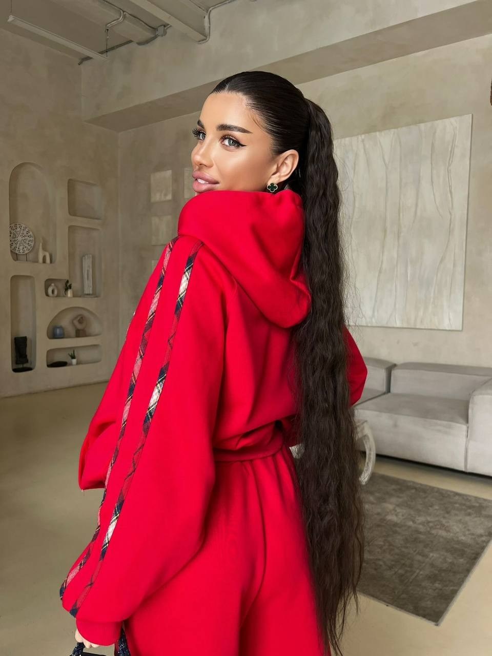 женский красный костюм miu miu,костюм спортивный,костюм спортивный женский,красный женский костюм,женские костюмы