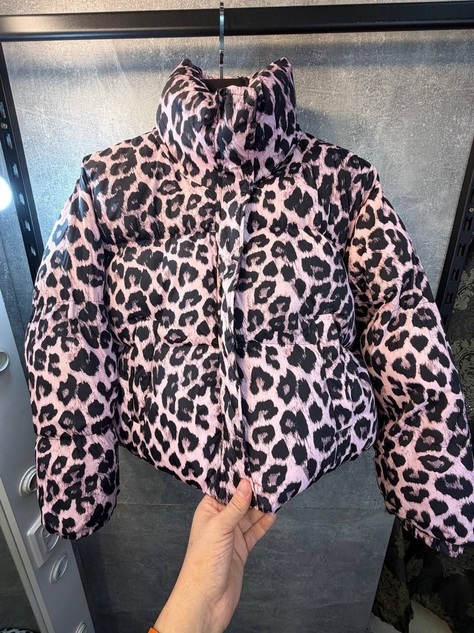 куртка леопардовая,куртка с леопардовым принтом,леопардовая женская куртка,монклер леопардовый пуховик,женская зимняя куртка леопардовая