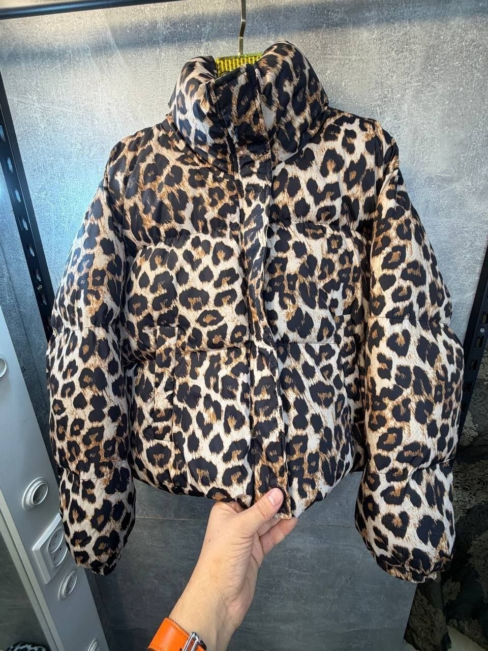 куртка леопардовая,куртка с леопардовым принтом,леопардовая женская куртка,монклер леопардовый пуховик,женская зимняя куртка леопардовая