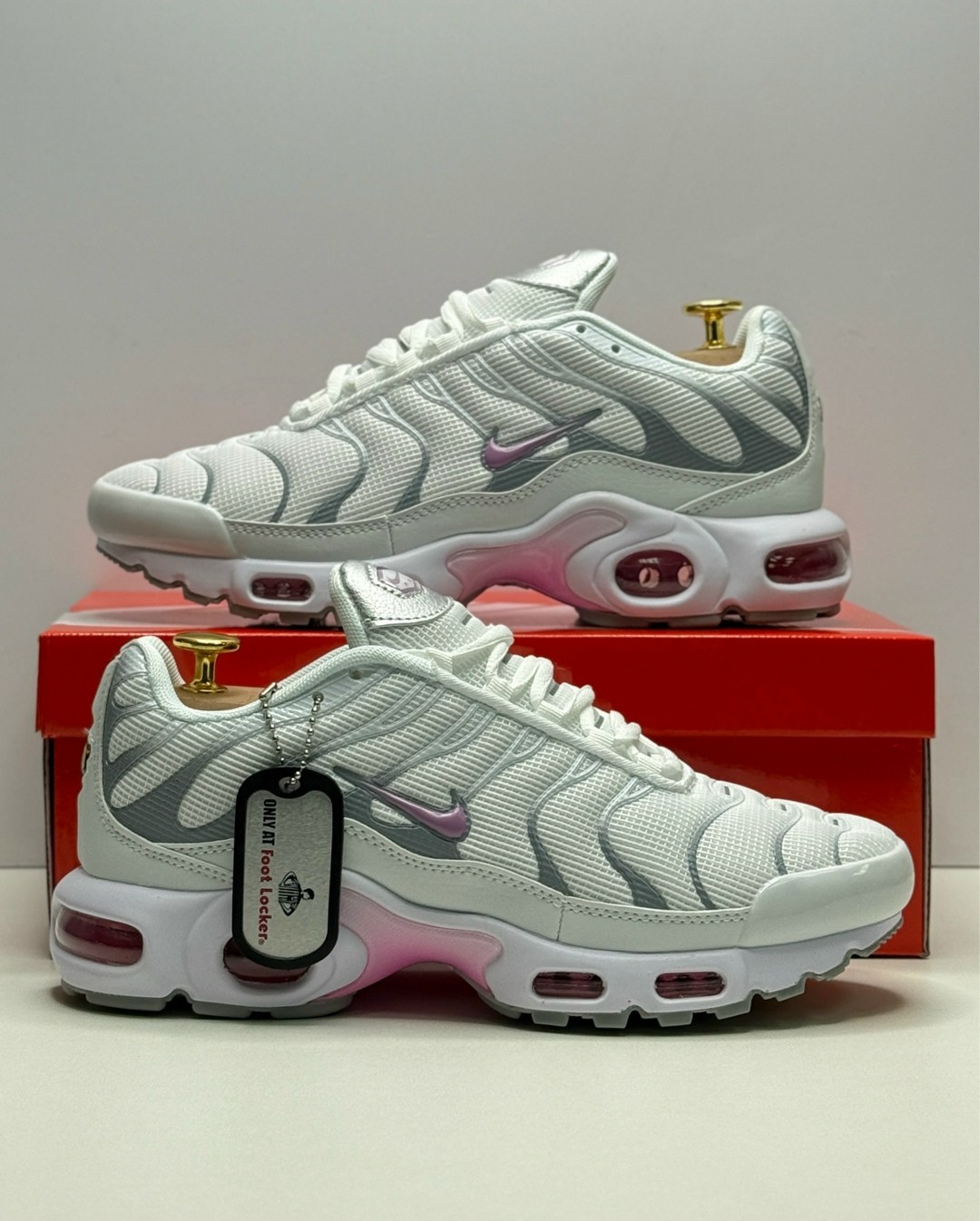 кроссовки nike air max tn plus,кроссовки женские nike air max tn plus,nike air max tn plus,женские кроссовки,кроссовки nike air max plus