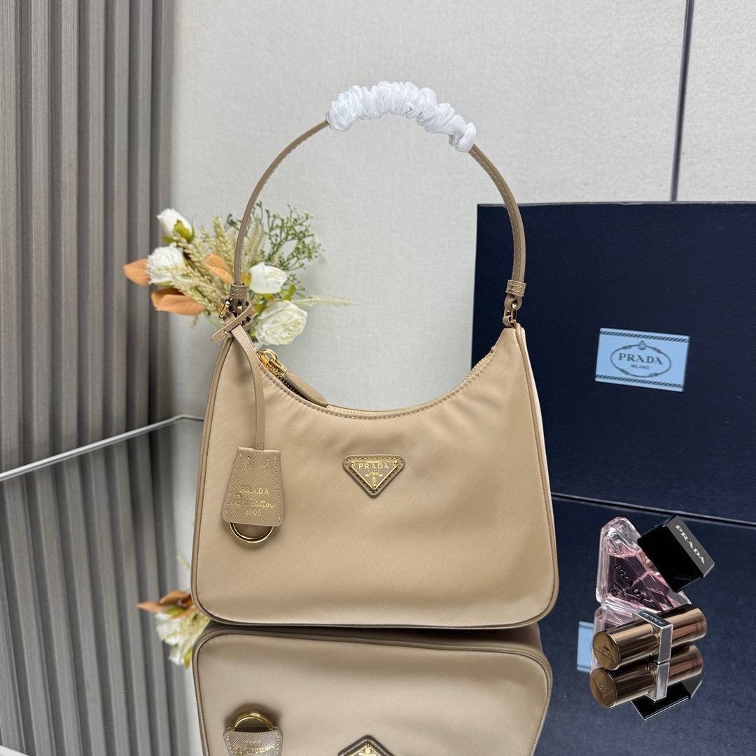 женская сумка prada,сумка на плечо prada prada,prada сумка на плечо,prada сумка,prada сумка багет