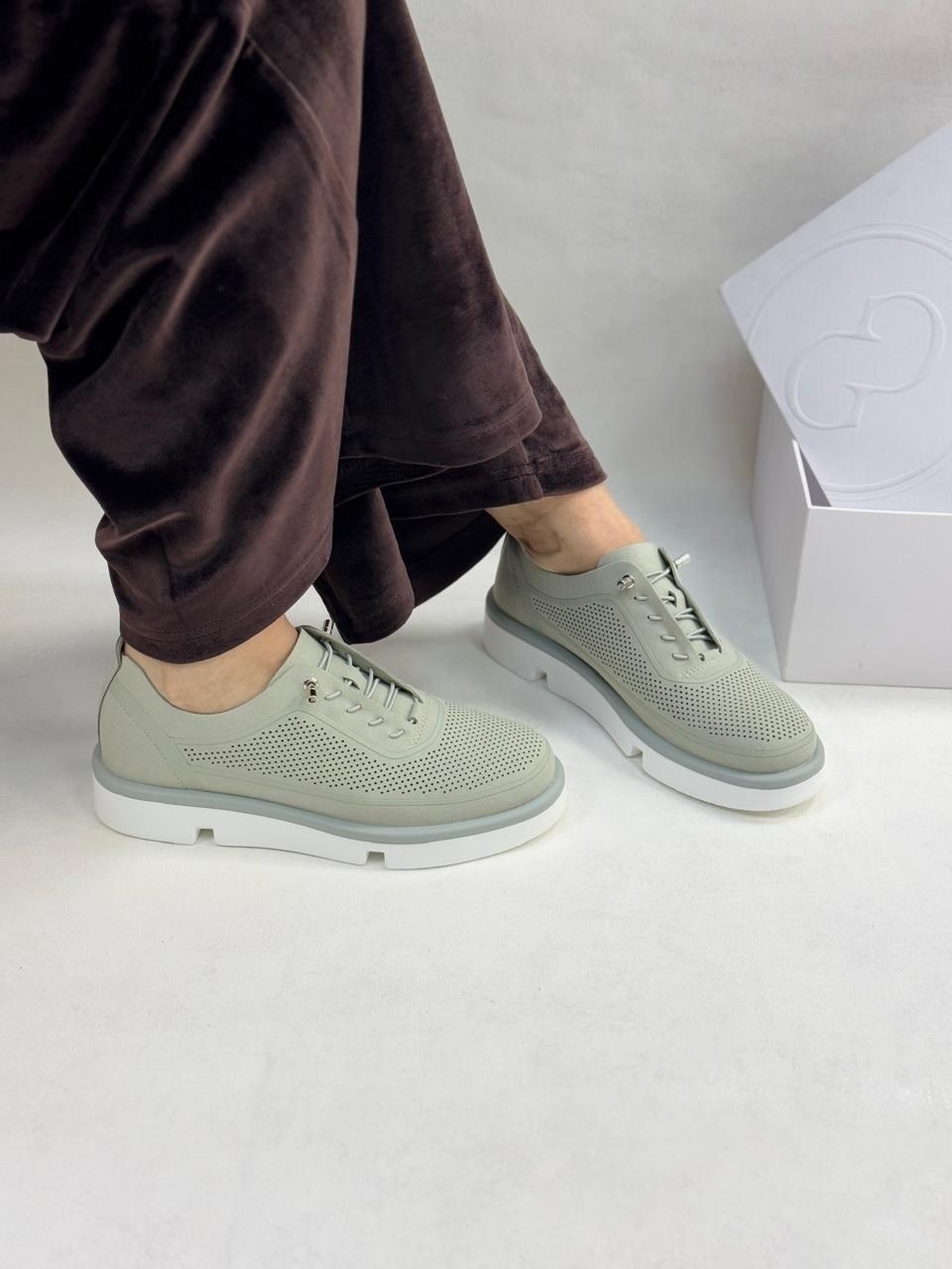 ,кроссовки женскиe,белые женские кроссовки,кроссовки массивные,женские