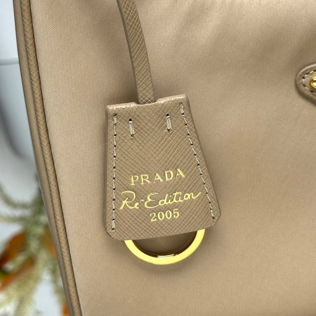 женская сумка prada,сумка на плечо prada prada,prada сумка на плечо,prada сумка,prada сумка багет