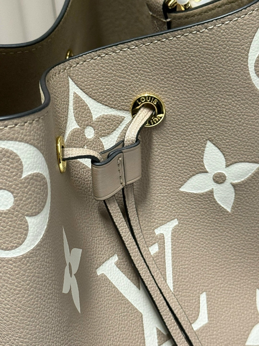 сумка женская louis vuitton,сумкa louis vuitton,louis vuitton сумка на плечо,луи виттон сумка,сумка ведро луи виттон