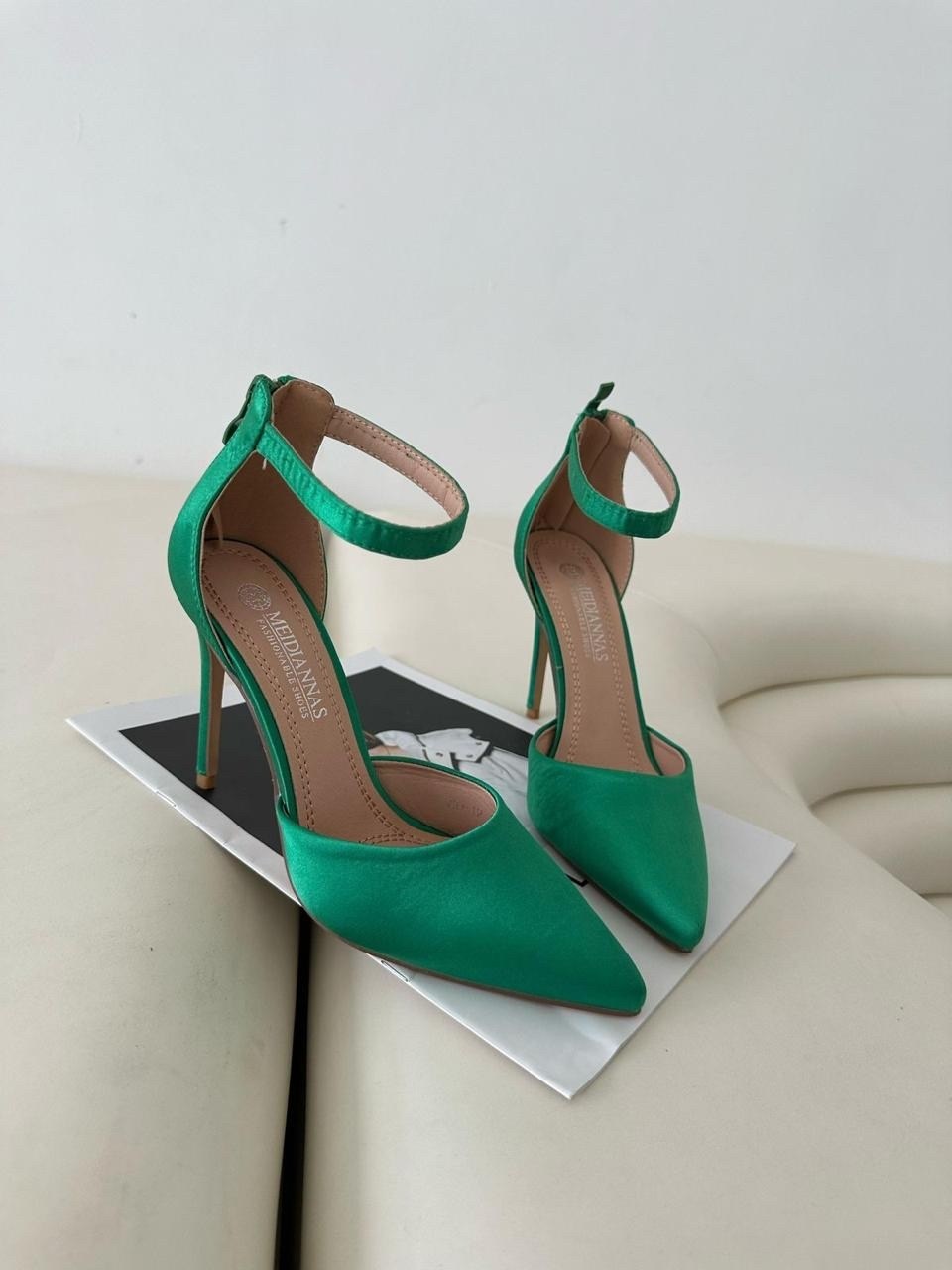 на каблуках,женские каблуки,туфли женские,каблуки шпильки,туфли женские на каблуках