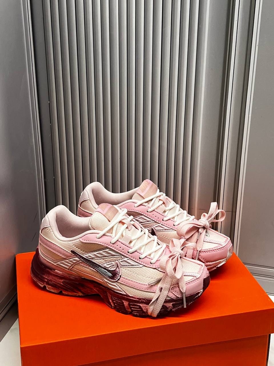 женские кроссовки nike initiator "pink",кроссовки для женщин nike initiator pink,кроссовки nike initiator pink,кроссовки для бега initiator унисекс с низким верхом розового цвета nike,кроссовки nike ж