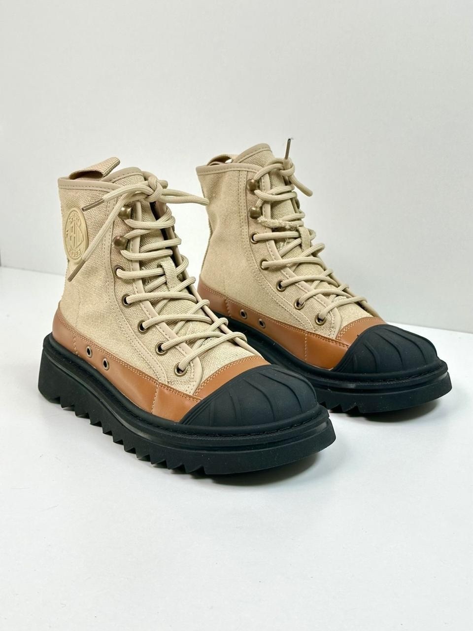 ,ботинки,ботинки женские,ботинки модные,парусиновые ботинки