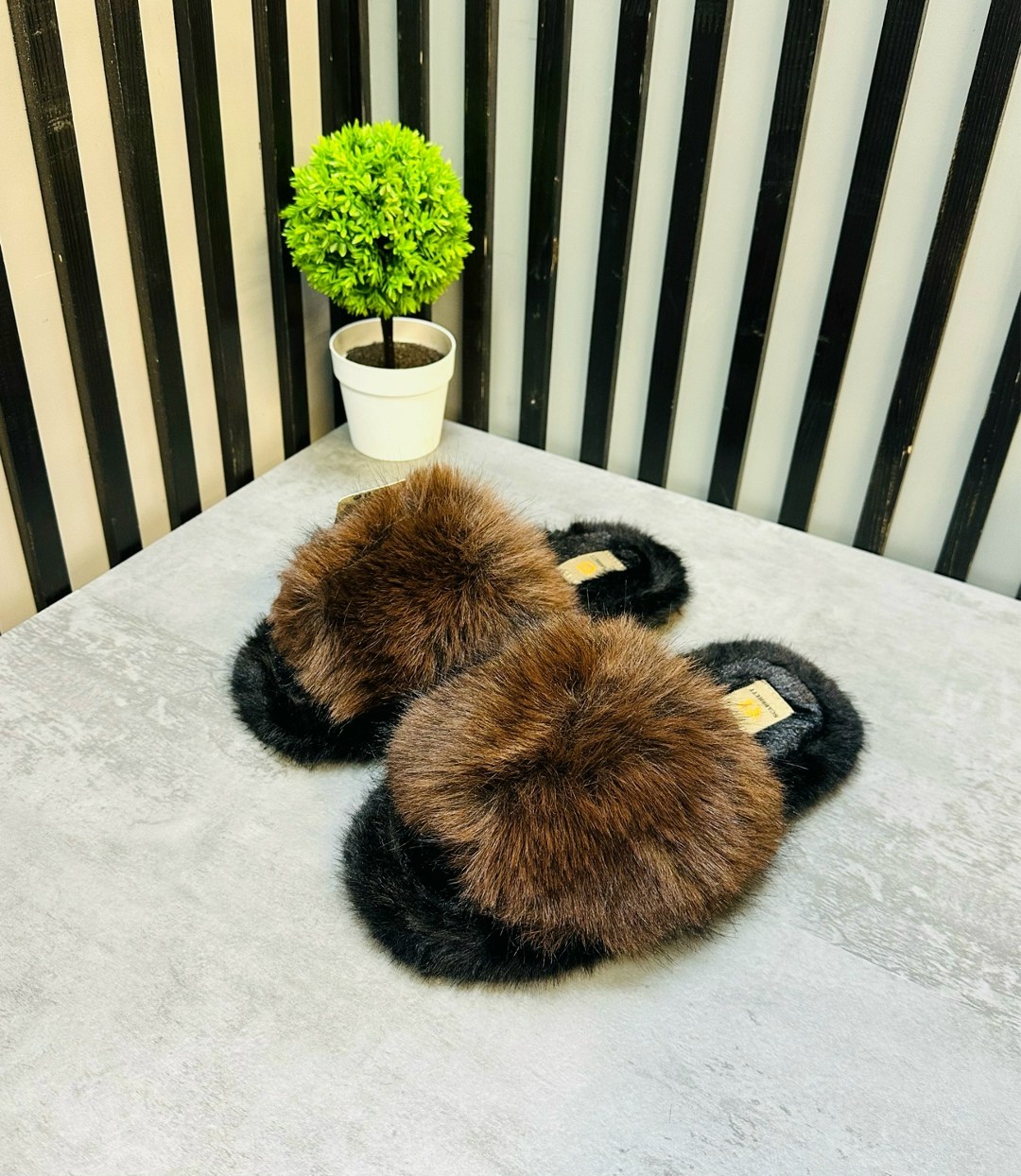 женские тапки,тапочки меховые,,тапочки модные,тапочки женские