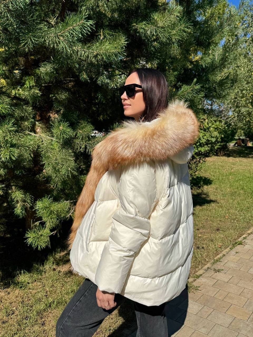 пуховик с мехом,пуховик женский с натуральным мехом,пуховик с натуральным мехом,белый пуховик с мехом,короткий пуховик с натуральным мехом лисы и капюшоном bomfurs