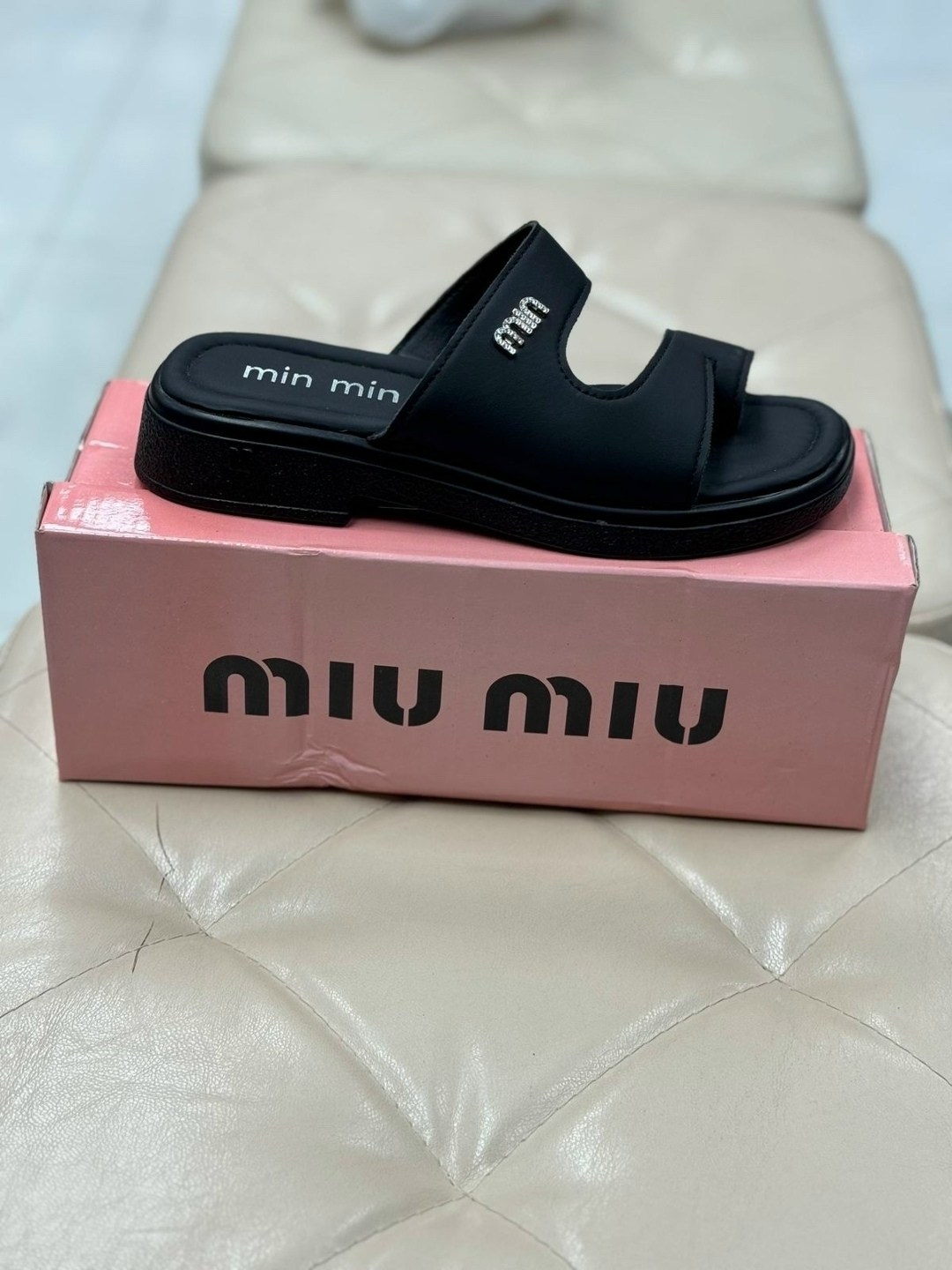 ,шлепанцы женские,шлепки миу миу,шлепанцы модные,шлепанцы miu miu