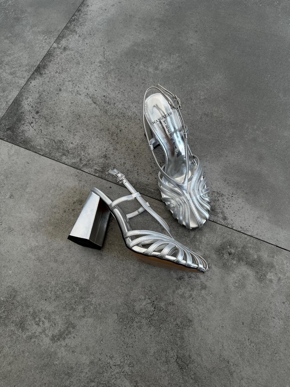 ,босоножки женские,стильные босоножки,босоножки на каблуках,белые босоножки