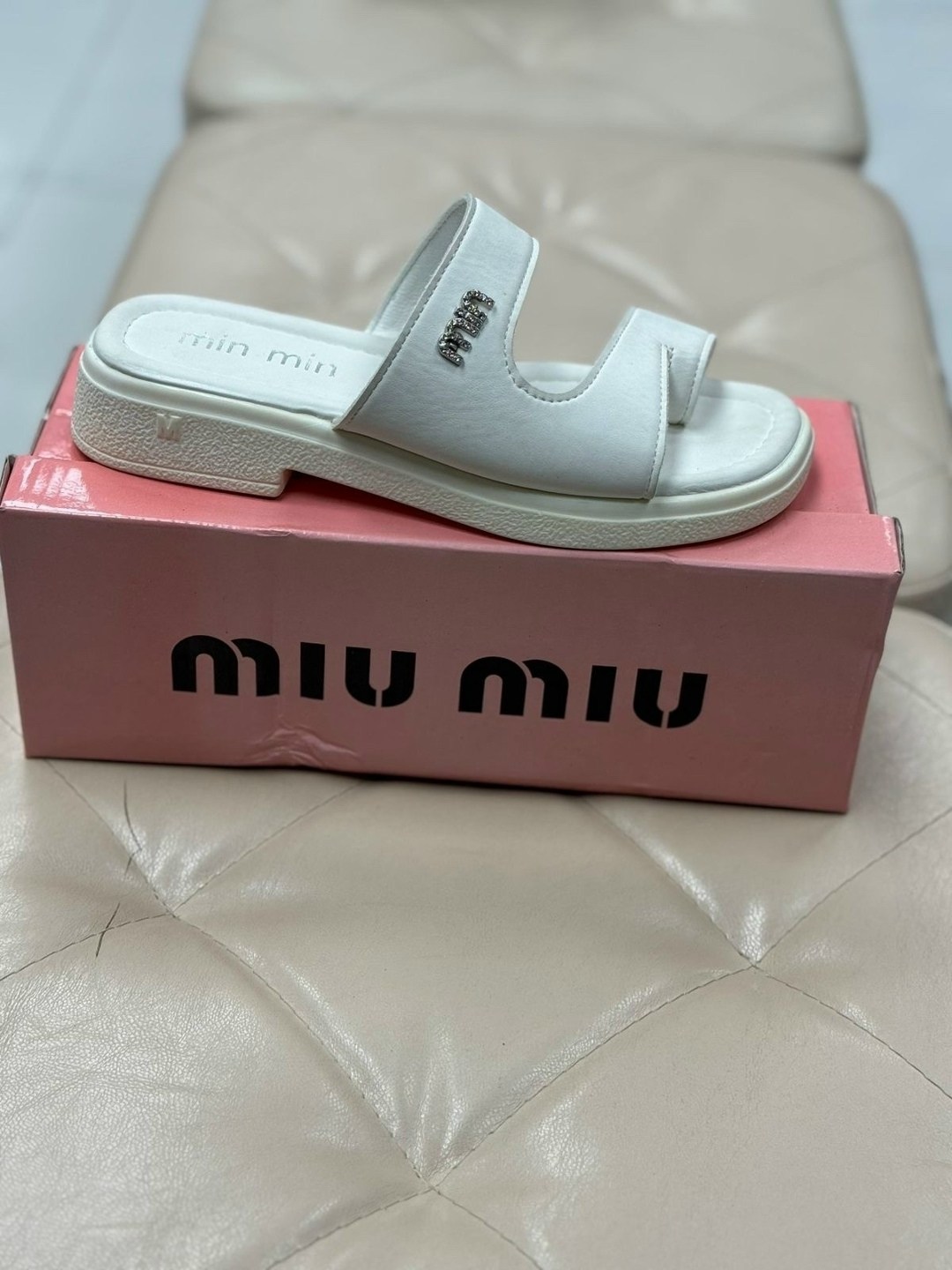 ,шлепанцы женские,шлепки миу миу,шлепанцы модные,шлепанцы miu miu