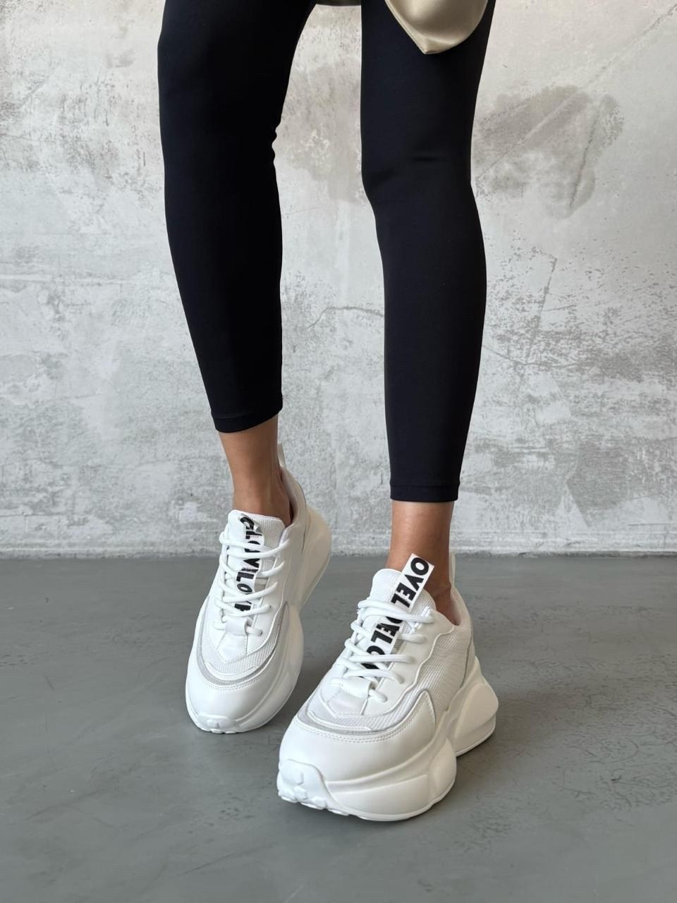 ,кроссовки женскиe,черные кроссовки,кроссовки для женщин,спортивная