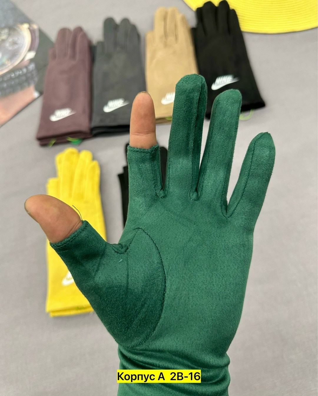 перчатки nike,перчатки спортивные,женские перчатки,перчатки тепло,теплые перчатки