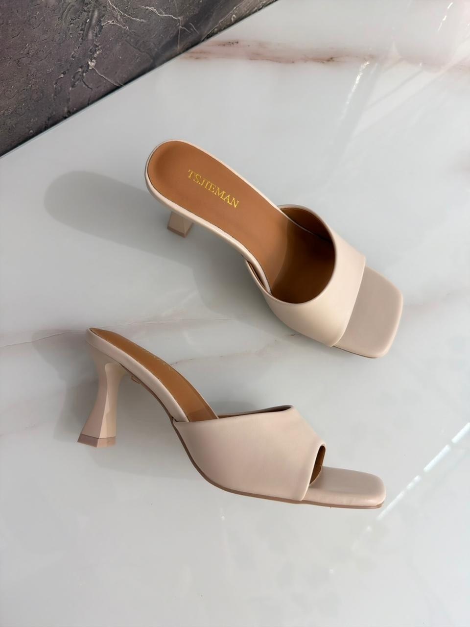 босоножки на каблуках,шлепанцы модные,босоножки с квадратным носом,босоножки женские,женские шлепанцы