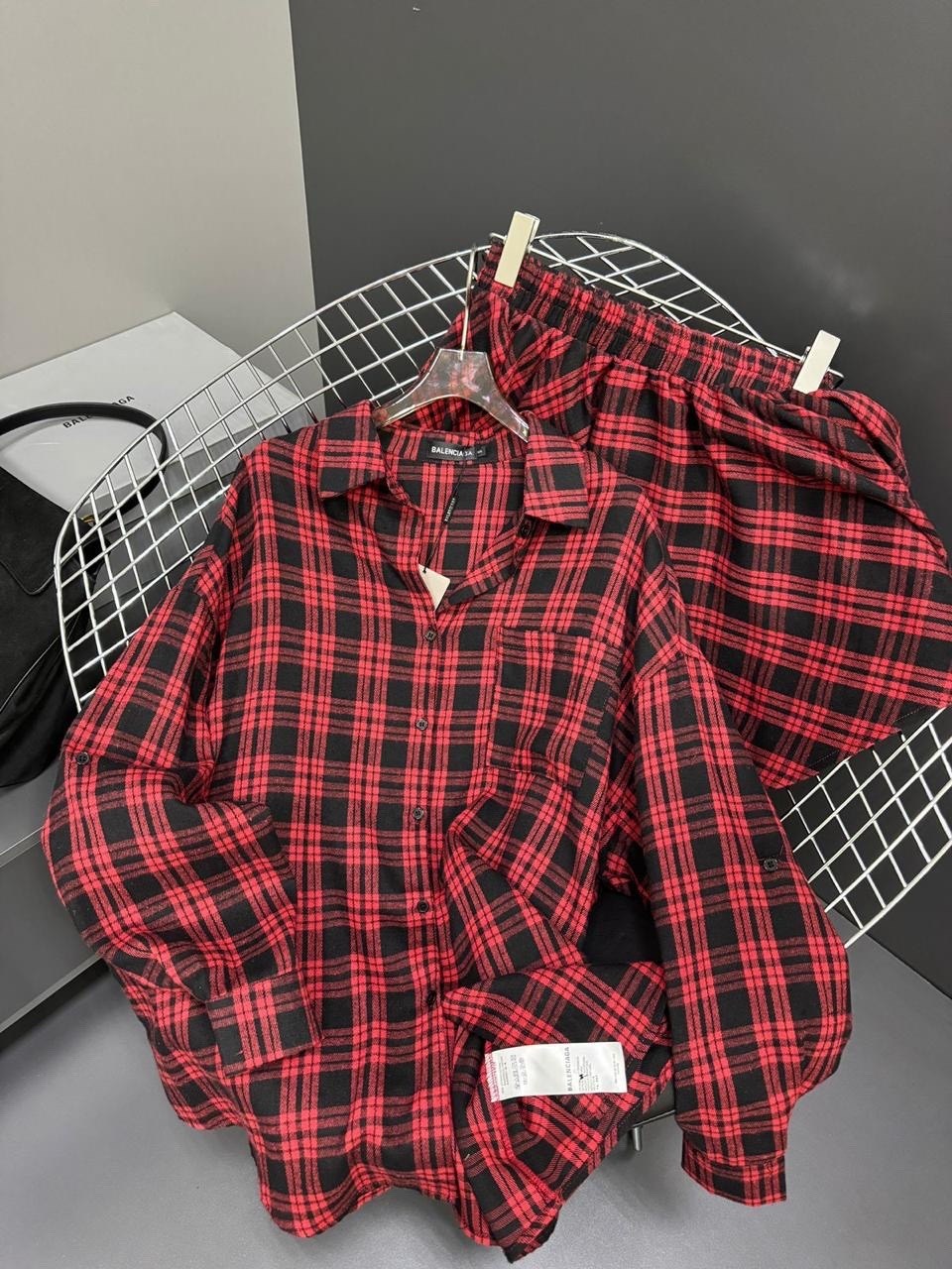 костюм в клетку,стильный костюм в клетку,костюм рубашка и юбка,костюм в клетку женский,костюм женский