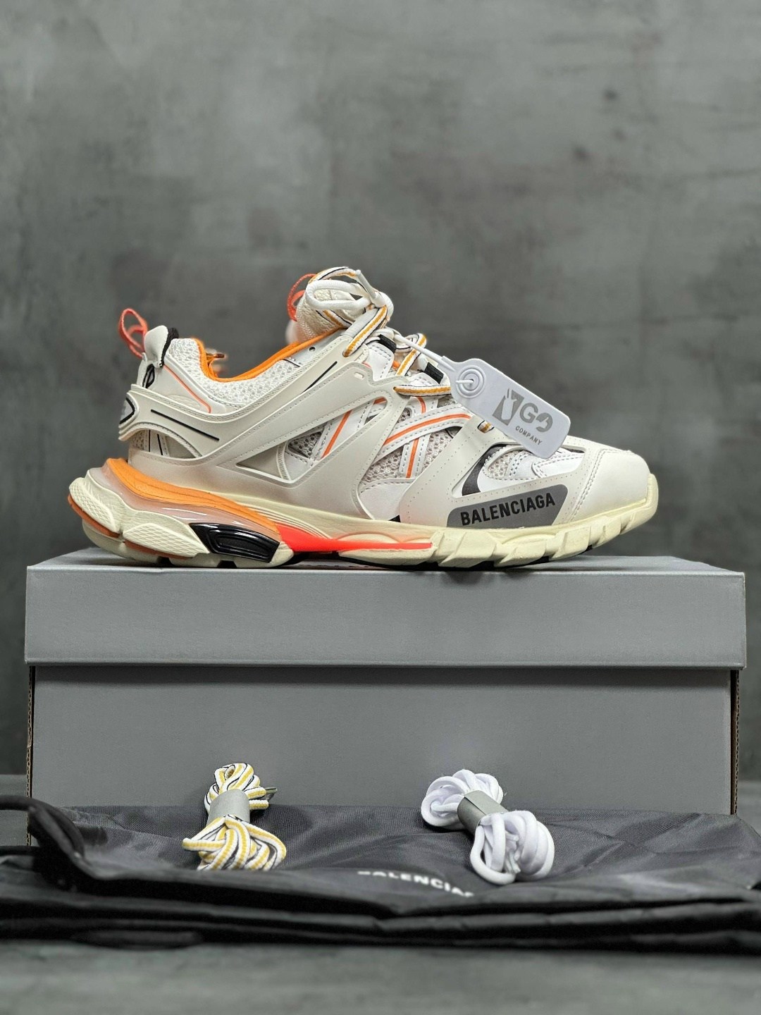 balenciaga tracks orange and white,кроссовки balenciaga track,кроссовки balenciaga,кроссовки balenciaga wmns track trainer white orange,balenciaga track