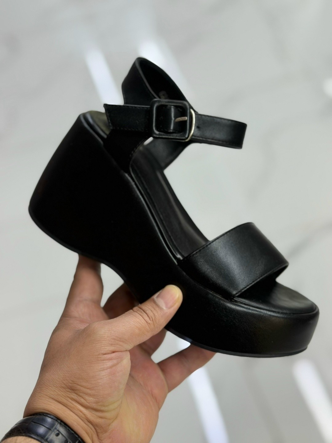 ,босоножки на платформе,босоножки женские,босоножки замшевые,стильные босоножки