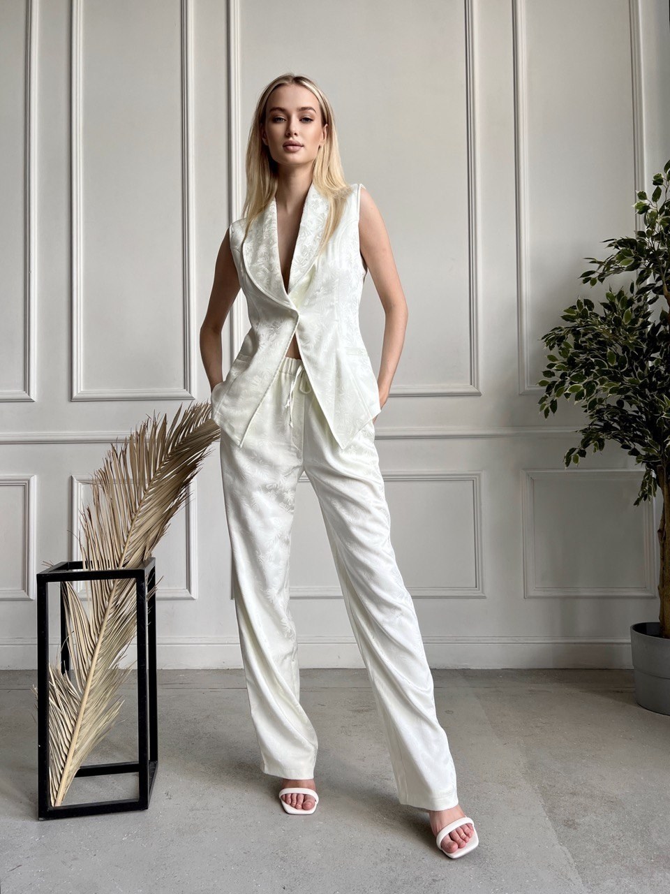 брючный костюм,женские костюмы,брючные женские костюмы,костюм из льна женский брюки и жилет,комплект брючный