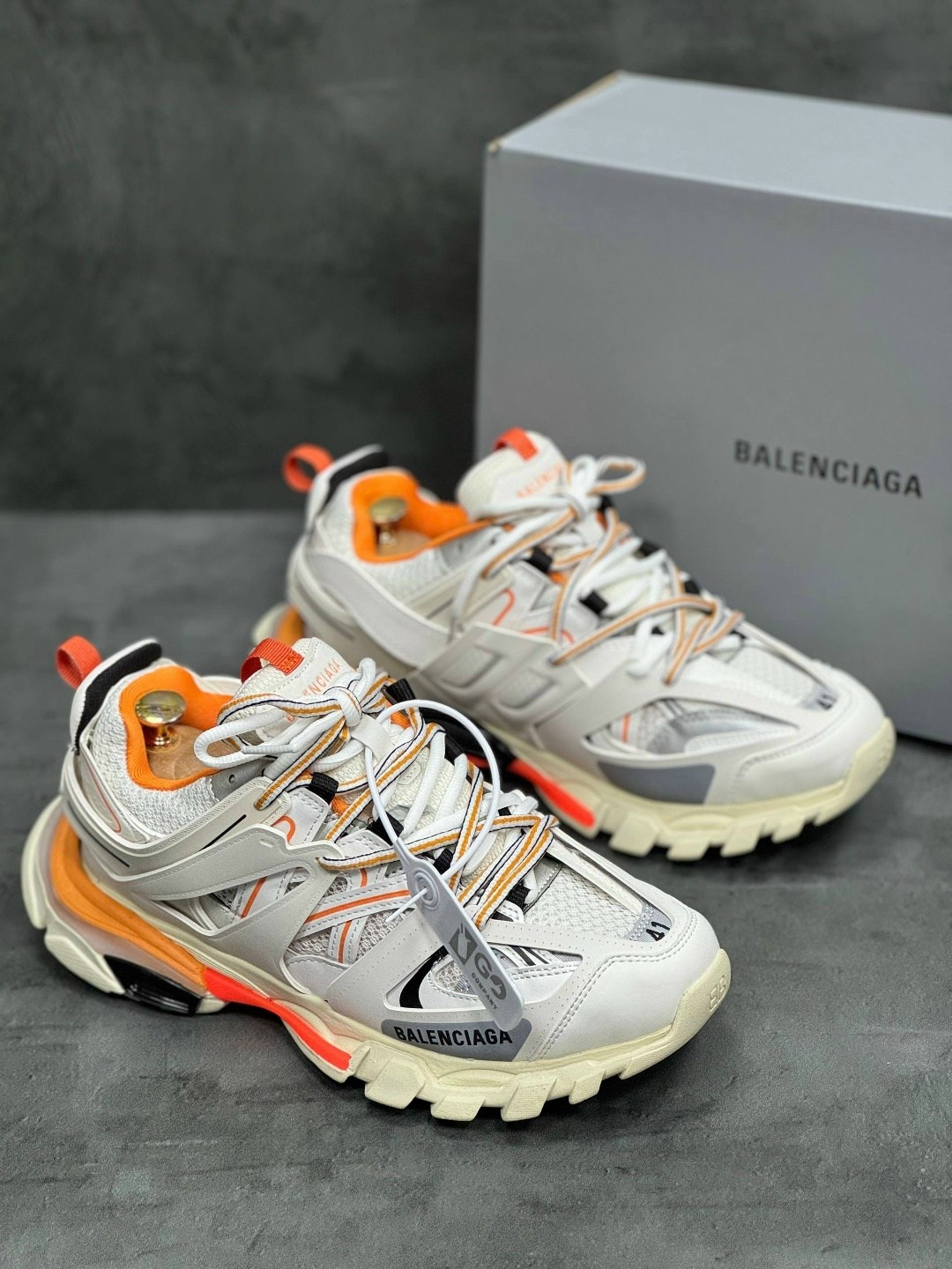 balenciaga tracks orange and white,кроссовки balenciaga track,кроссовки balenciaga,кроссовки balenciaga wmns track trainer white orange,balenciaga track