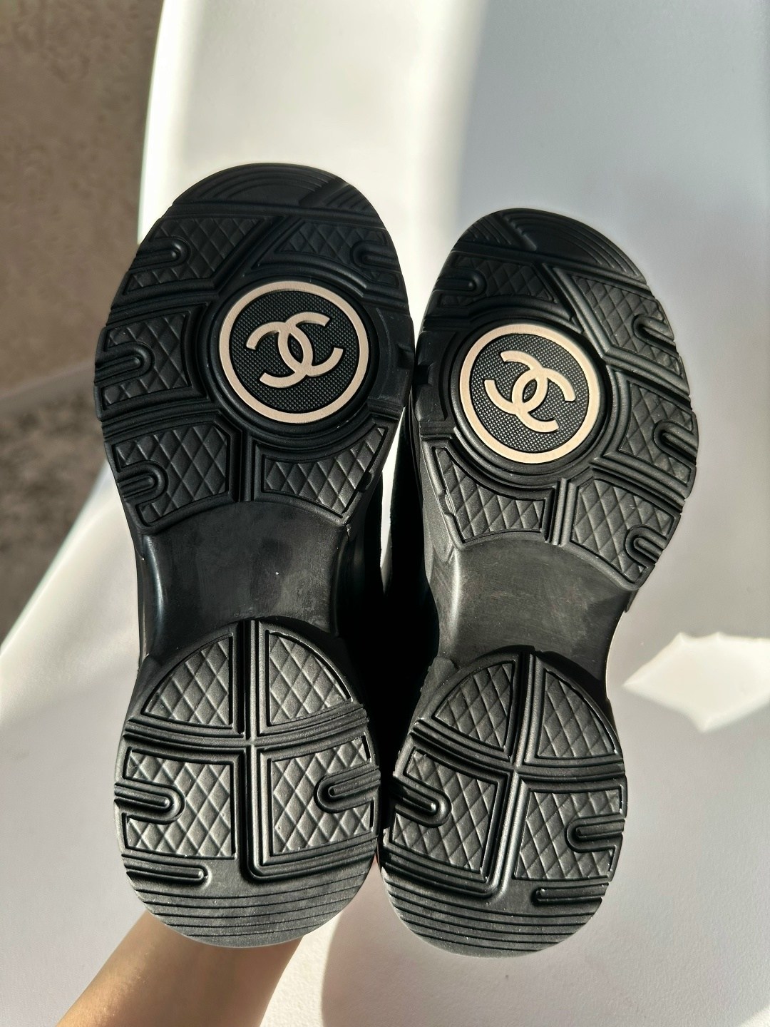 ,женские кроссовки chanel,кроссовки chanel,кроссовки шанель черные,шанель кроссовки