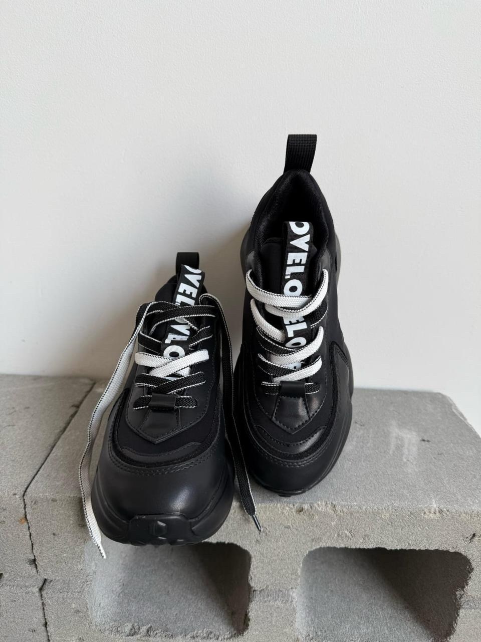 ,кроссовки женскиe,черные кроссовки,кроссовки для женщин,спортивная