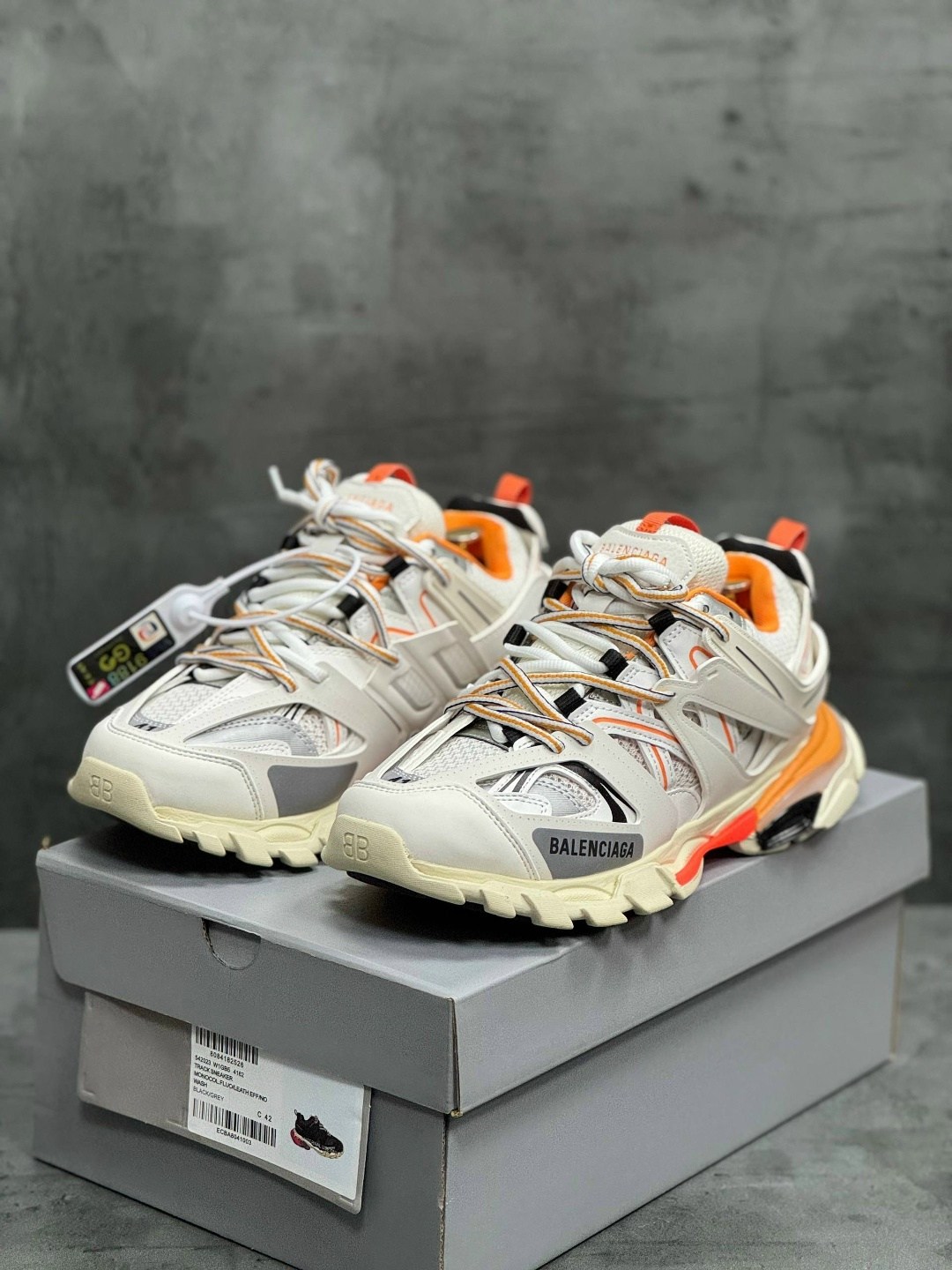 balenciaga tracks orange and white,кроссовки balenciaga track,кроссовки balenciaga,кроссовки balenciaga wmns track trainer white orange,balenciaga track