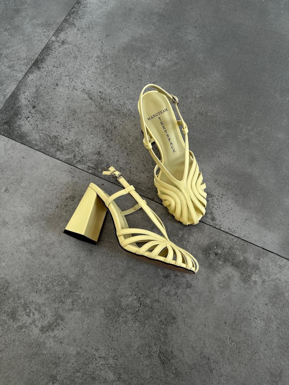 ,босоножки женские,стильные босоножки,босоножки на каблуках,белые босоножки