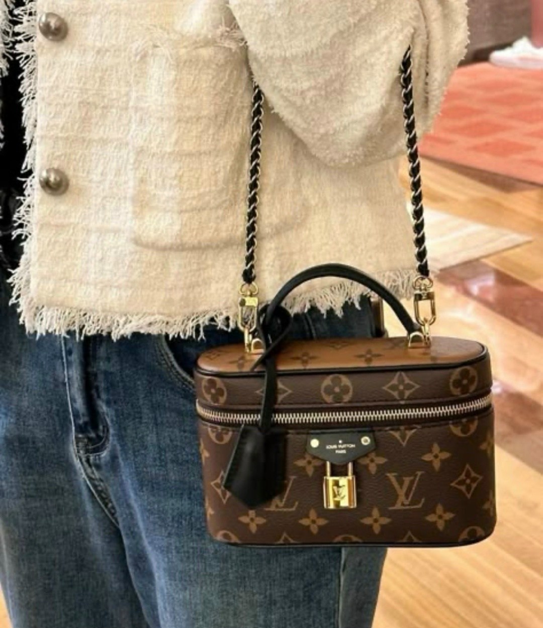 cумка louis vuitton,сумка луи виттон через плечо,louis vuitton vanity pm,сумка женская louis vuitton,louis vuitton сумка ведро на плечо