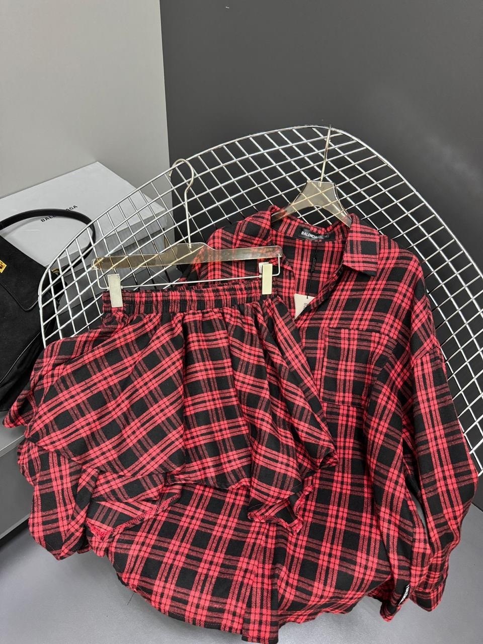 костюм в клетку,стильный костюм в клетку,костюм рубашка и юбка,костюм в клетку женский,костюм женский