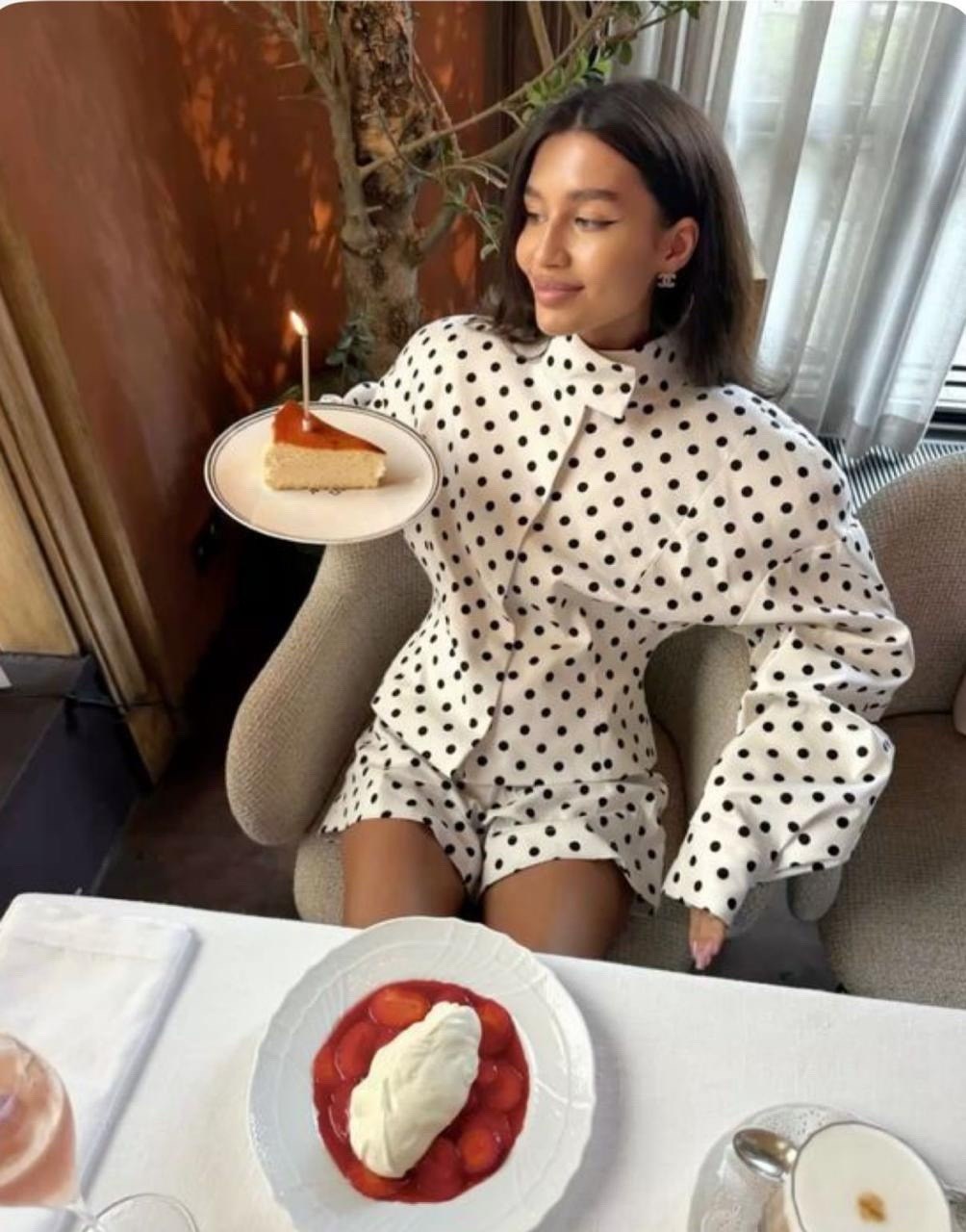 модный принт горошек,блузка жакет в горох,костюм в горошек