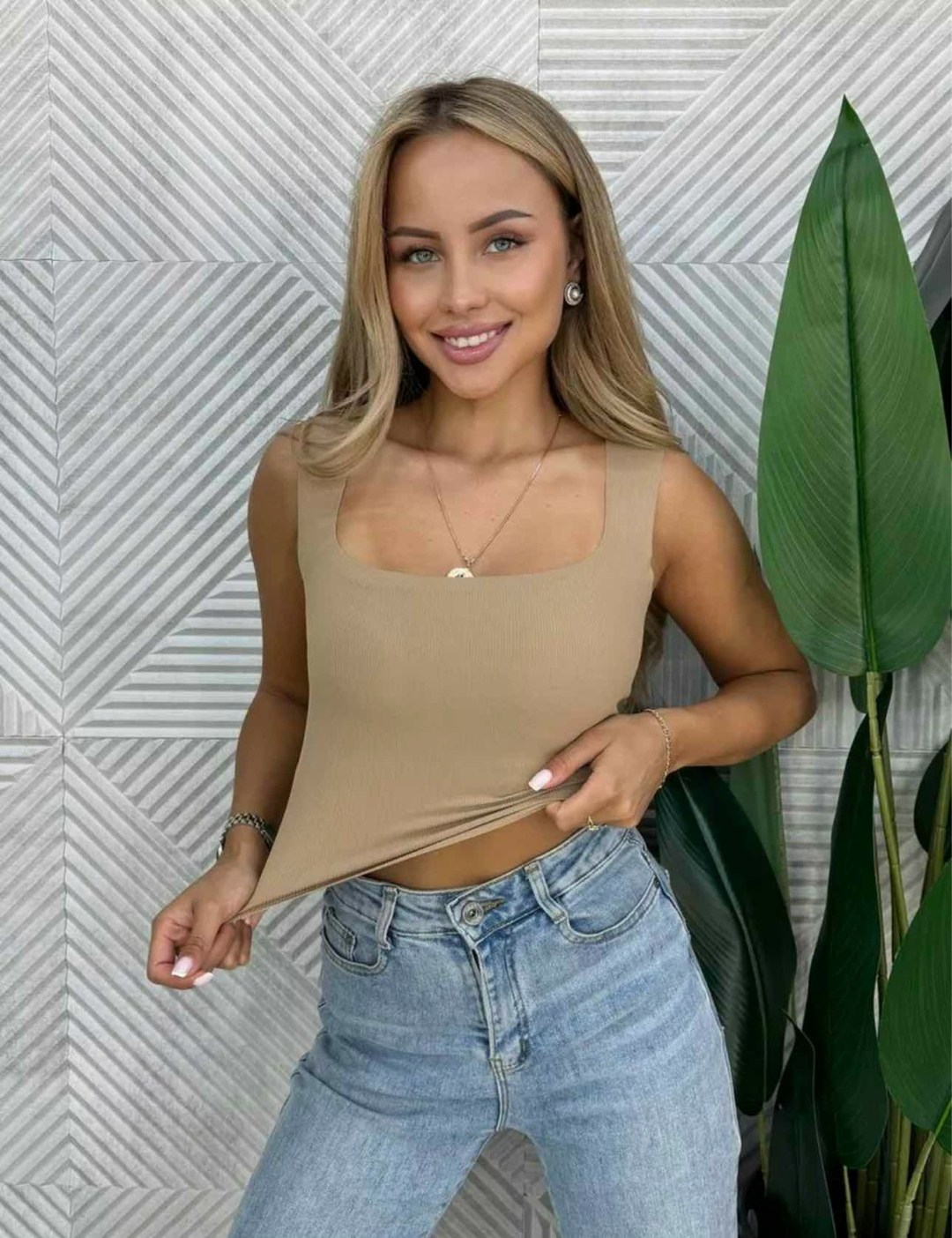 топ бежевый,топ женский,кроп топ женский,топы и майки,кроп топ