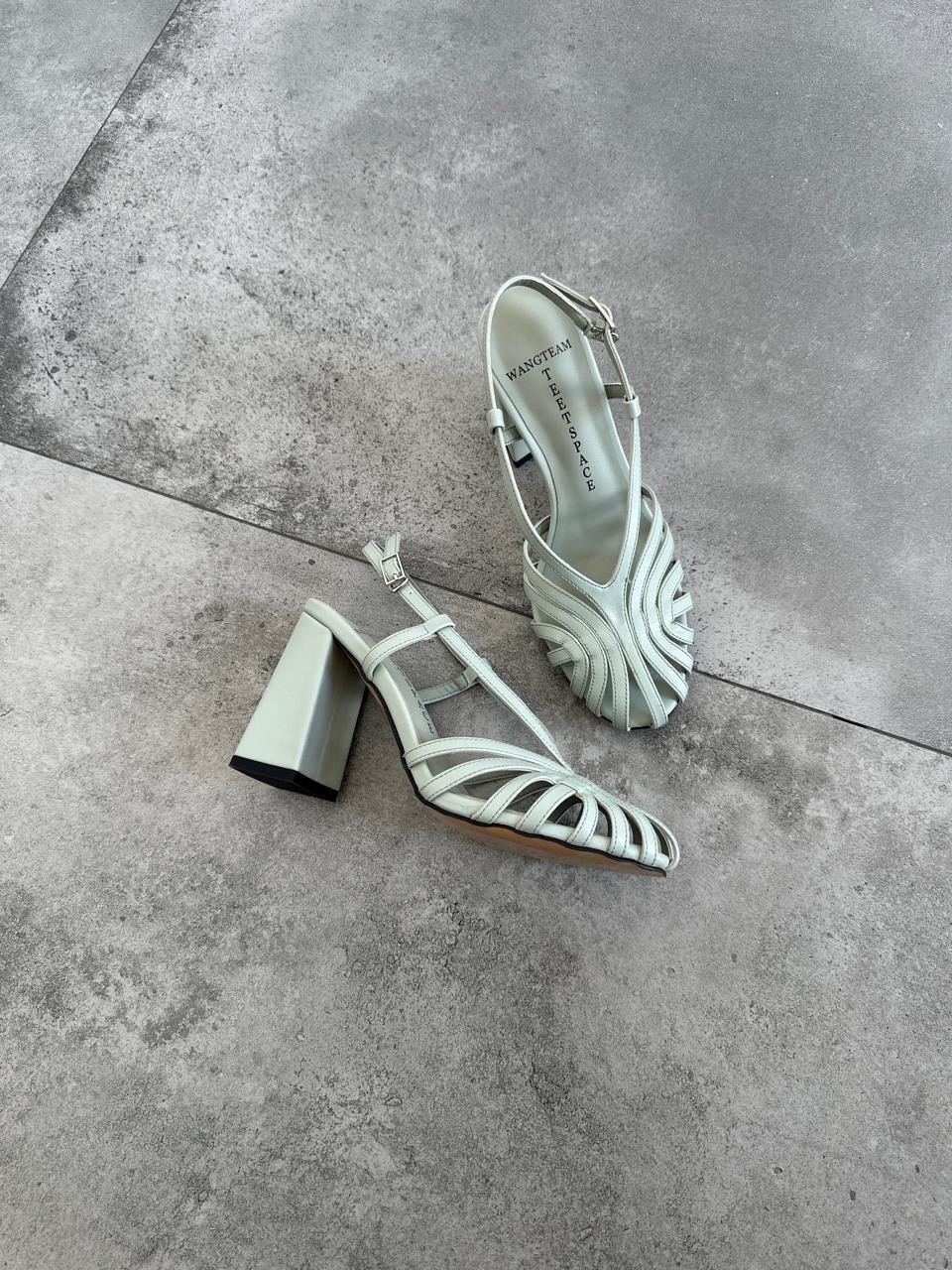 ,босоножки женские,стильные босоножки,босоножки на каблуках,белые босоножки