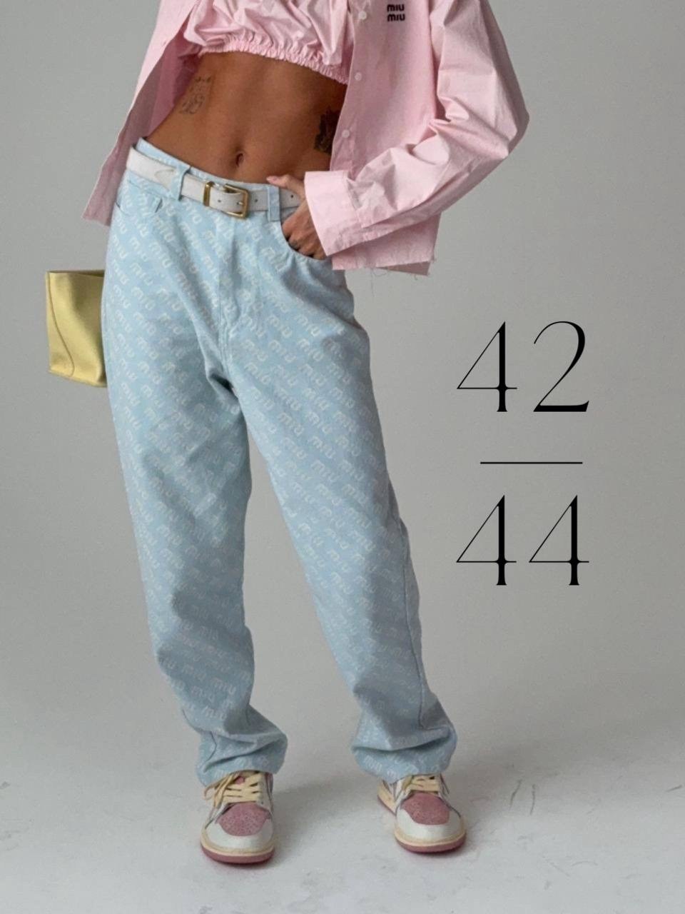 рубашка женская,джинсы голубые,,женский костюм