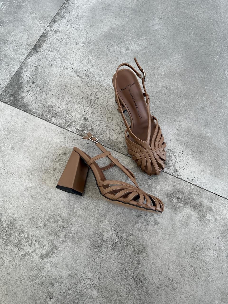 ,босоножки женские,стильные босоножки,босоножки на каблуках,белые босоножки