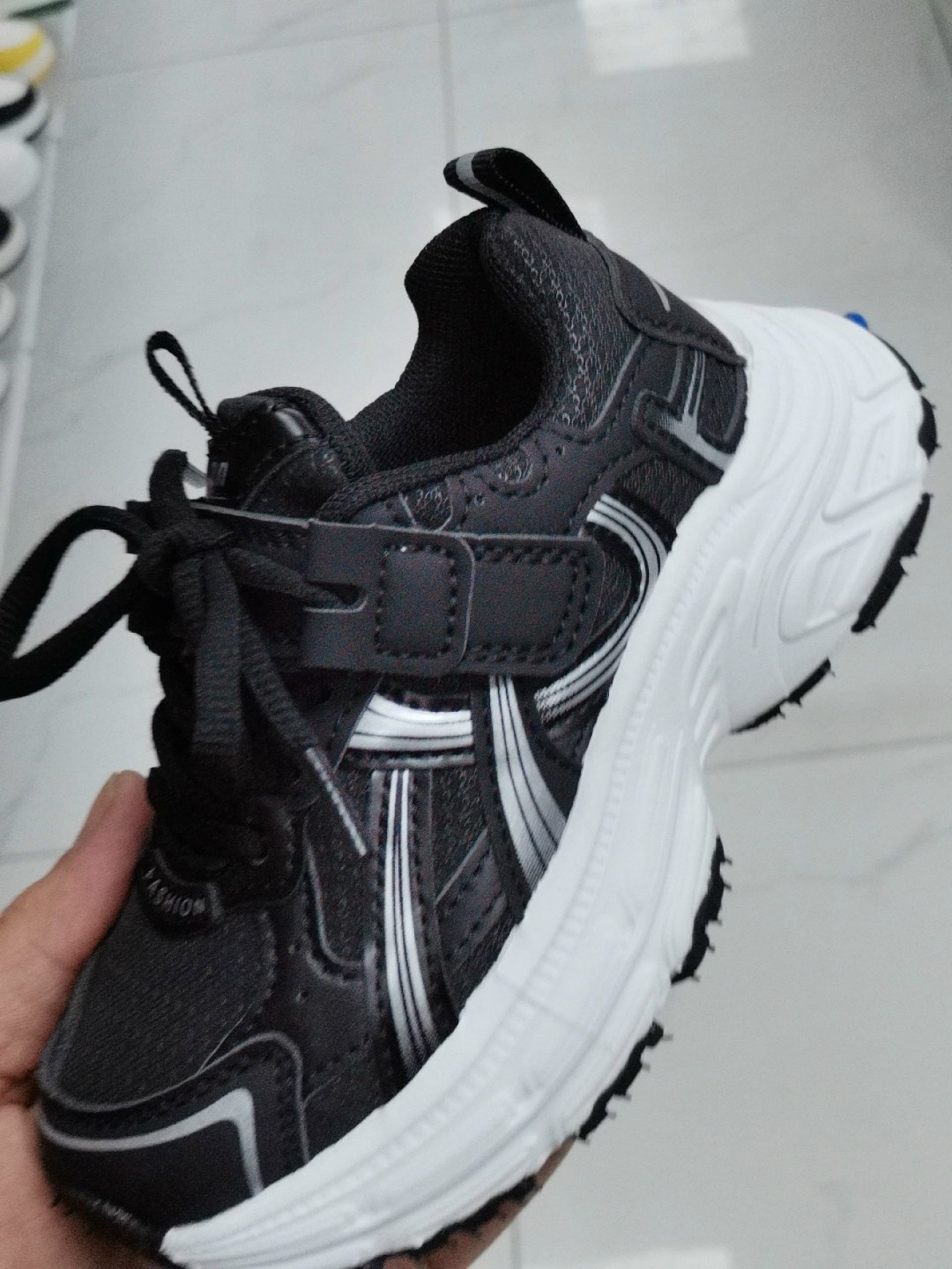 детские кроссовки,кроссовки,спортивная ,кроссовки черные,повседневные кроссовки