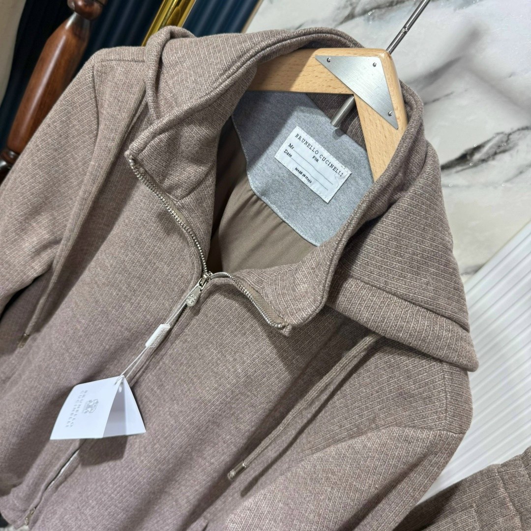 спортивный костюм brunello cucinelli,кашемировый костюм loro piana,костюм brunello cucinelli,костюм loro piana,спортивный костюм loro piana