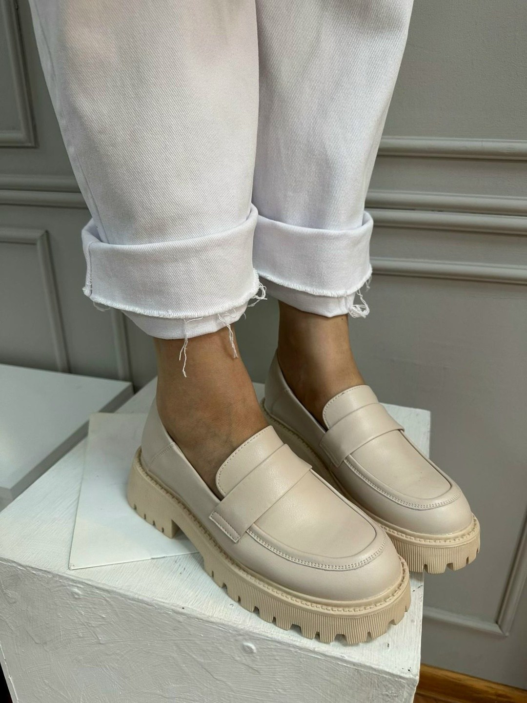 ,женские лоферы,лоферы для девушек,бежевые лоферы,обуви