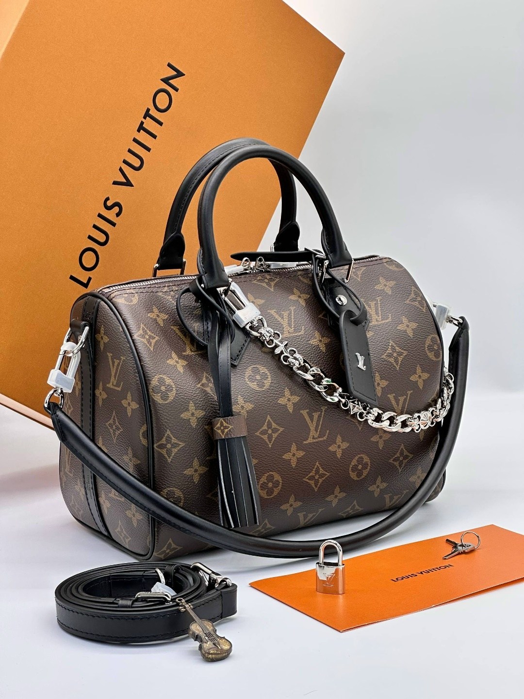сумка женская louis vuitton,классическая сумка speedy louis vuitton с монограммой,сумка louis vuitton,louis vuitton сумка дорожная,louis vuitton сумка на плечо