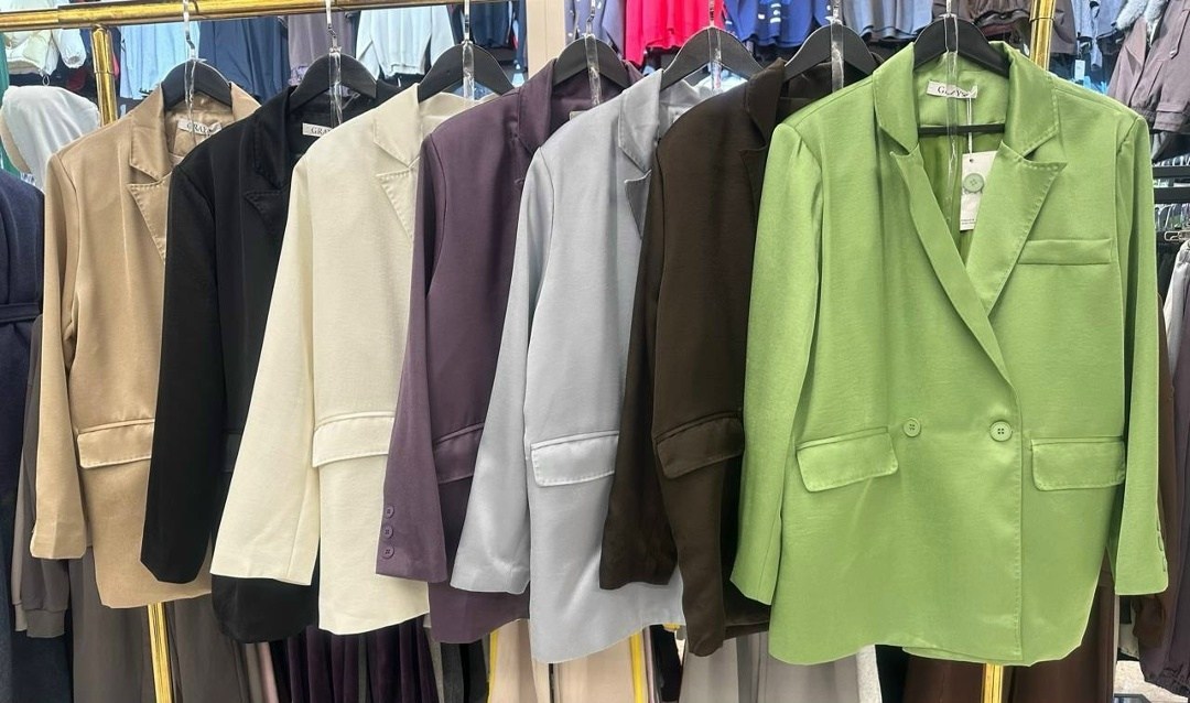 атласный костюм,шелковый костюм в пижамном стиле женский брючный,шелковый костюм в пижамном стиле,костюм брючный женский,костюм женский