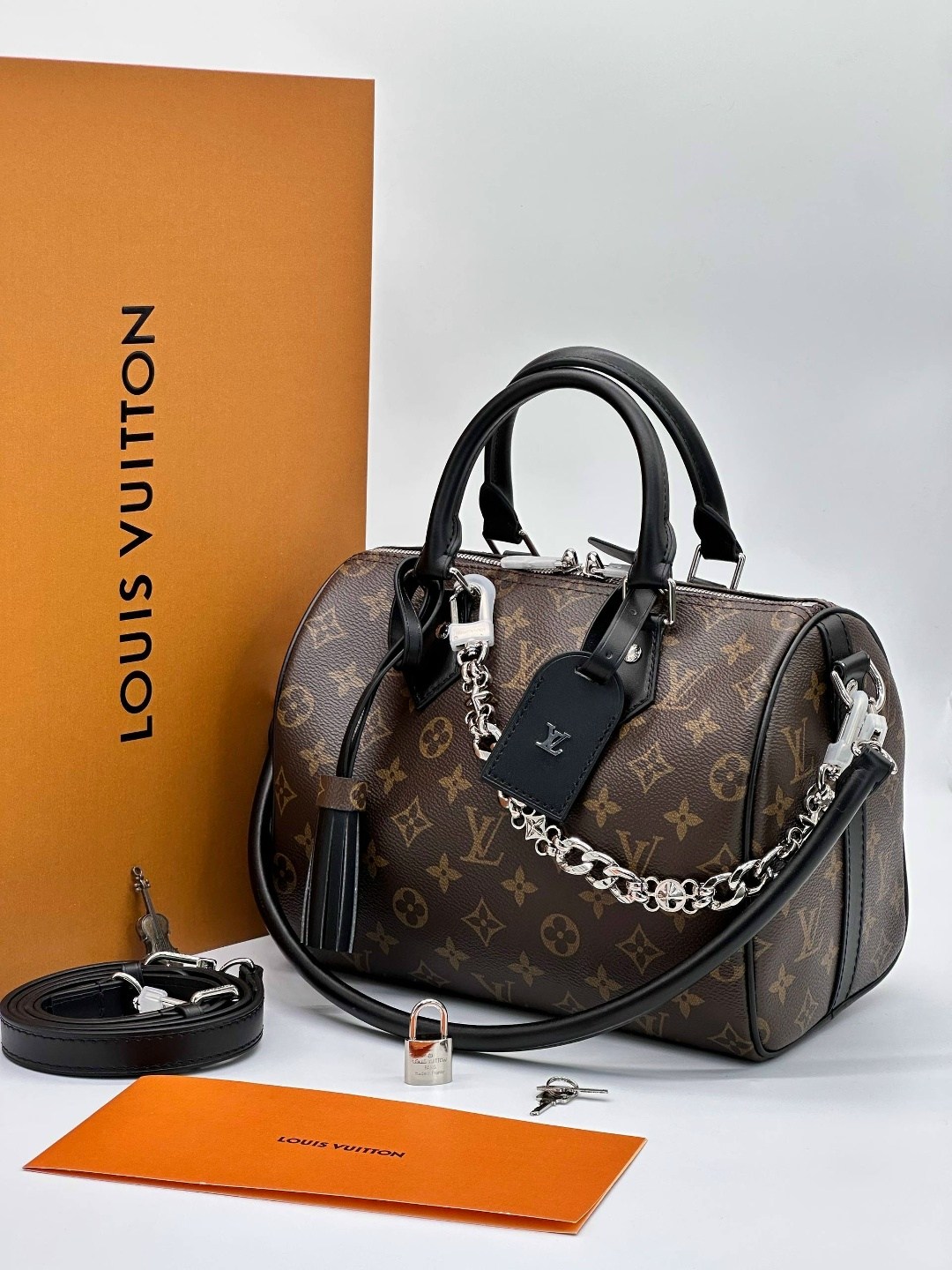 сумка женская louis vuitton,классическая сумка speedy louis vuitton с монограммой,сумка louis vuitton,louis vuitton сумка дорожная,louis vuitton сумка на плечо